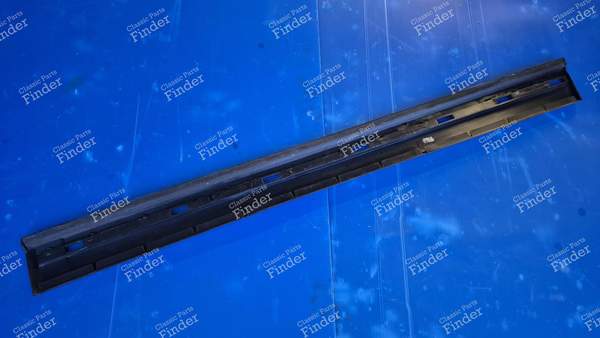 Protective strip for right-hand door extension - GTI, Gentry and cabriolet versions - PEUGEOT 205 - 1