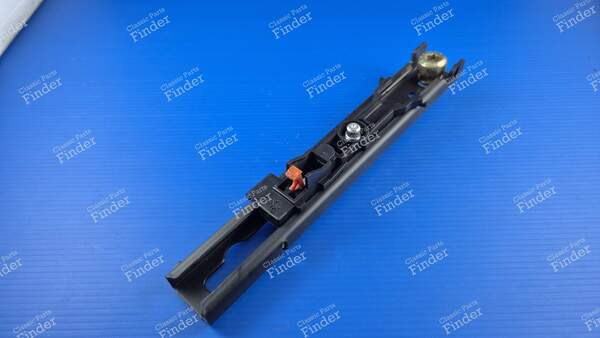 Rear seat belt adjustment slide - PEUGEOT 307 - 8978KZ- 2