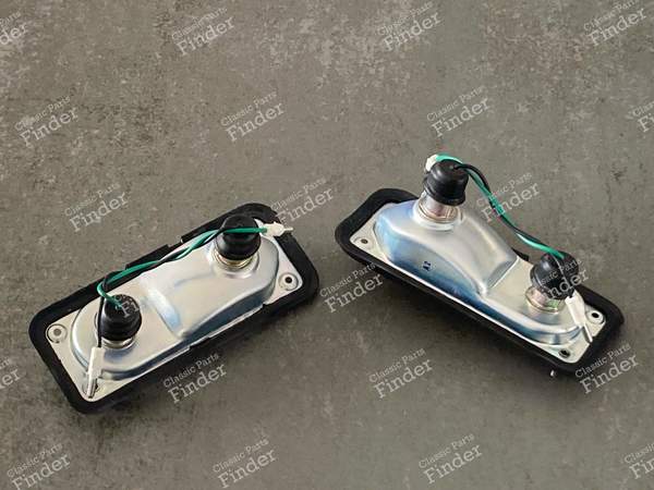 Pair of blinker plates ALPINE A310 V6, R12, Matra Murena and Rancho - RENAULT 12 / Virage (R12) - 427- 2