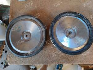Paire d'enjoliveurs cache-moyeux - PEUGEOT 204 - thumb-1