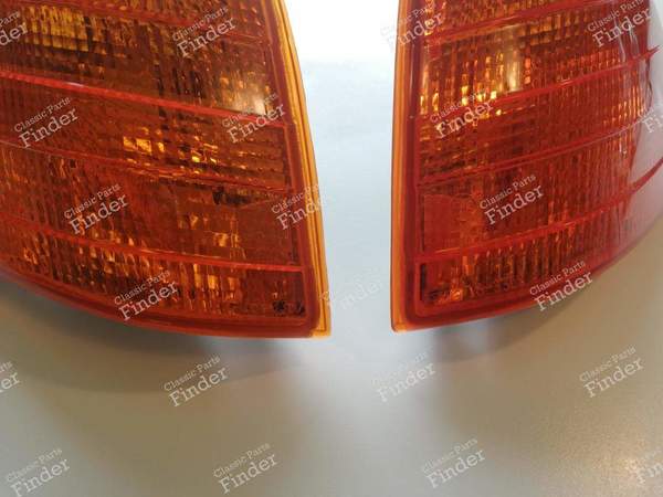 Paar gelbe Blinklichter - MERCEDES BENZ C (W202) - Equiv. A2028260143 (L) / A2028260243 (R)- 2