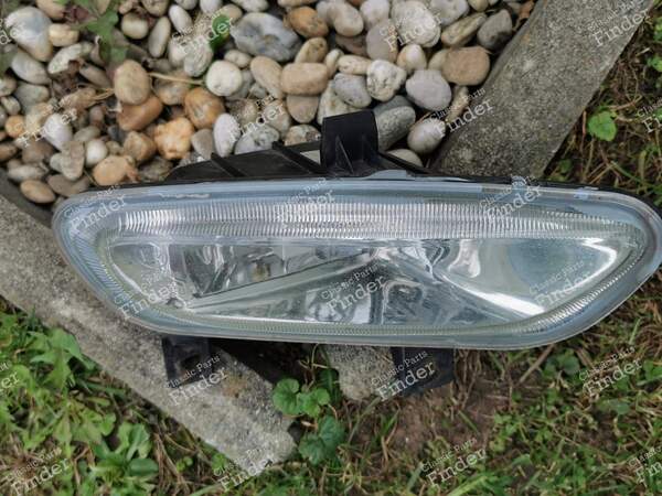 Front right fog light (older shape of front bumper) - PEUGEOT 406 Coupé - 67720881- 2