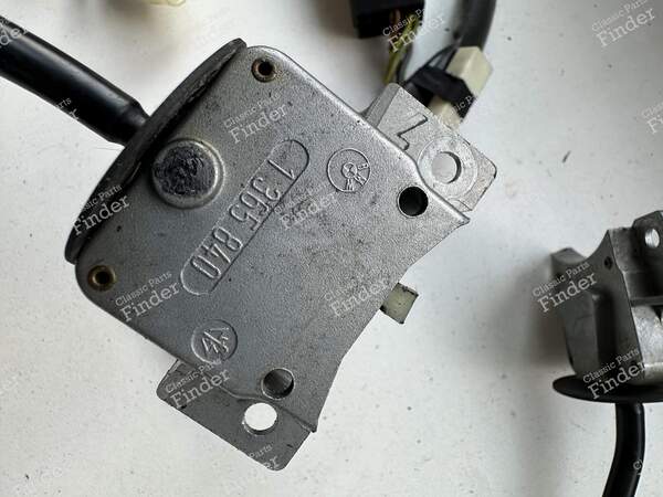 Windshield wiper, headlight, and turn signal switches - BMW 3 (E21) - 3