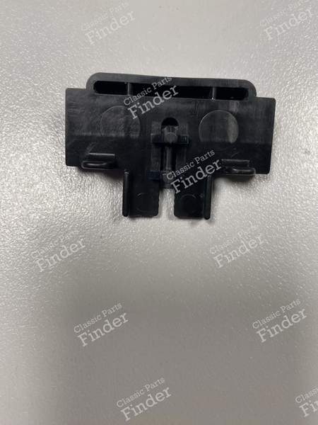 VERSCHLUSS DES SICHERUNGSKASTENS - PEUGEOT 205 - 2