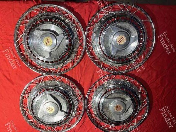 Ein Set zu 4 Radkappen mit Schmetterlingen - CITROËN DS / ID - 0