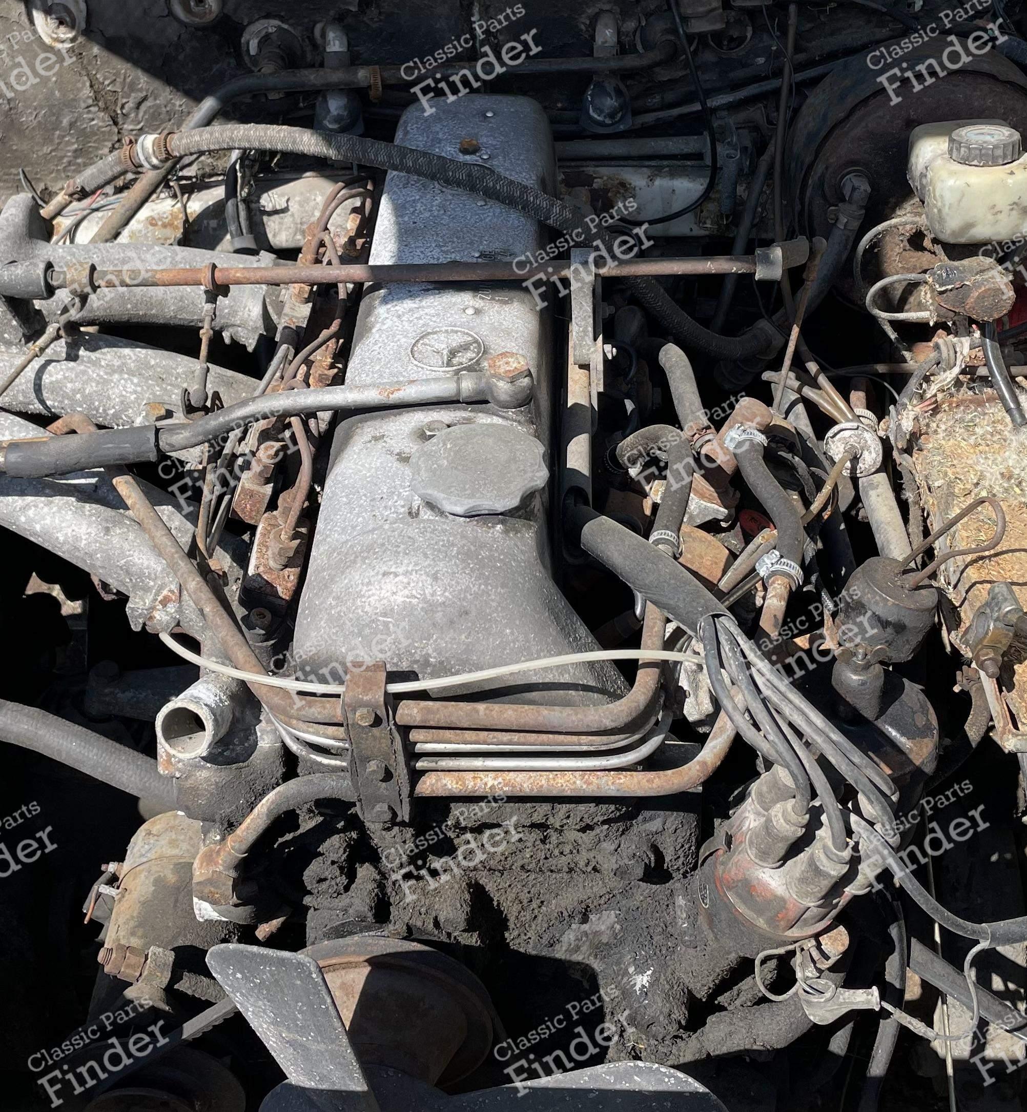 ベンツ111-250SEたて目用エンジン販売 Complete rotating engine - MERCEDES BENZ W111 / W112 (Heckflosse