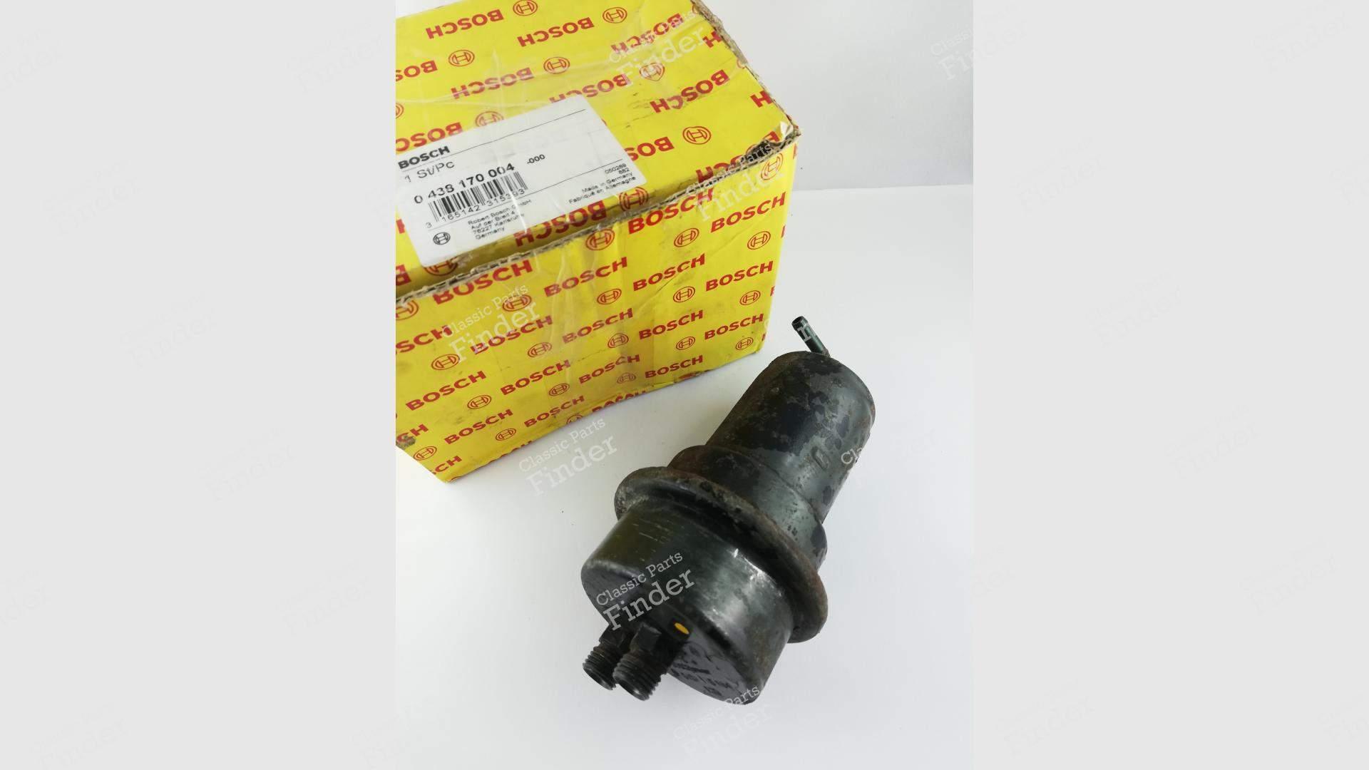 thumbnail image 2 of ÜRO Parts Fuel Pressure Accumulator For Mercedes-Benz W107 R107 500SL (Late Model) 2 of 4