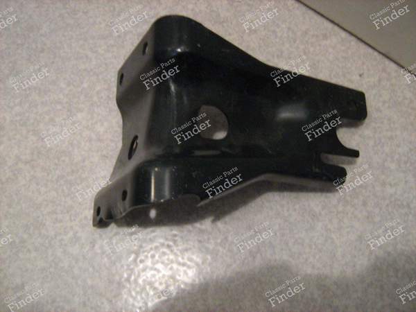 Ferrure support de pare choc avant gauche - NISSAN D21 - 6221357g00- 0