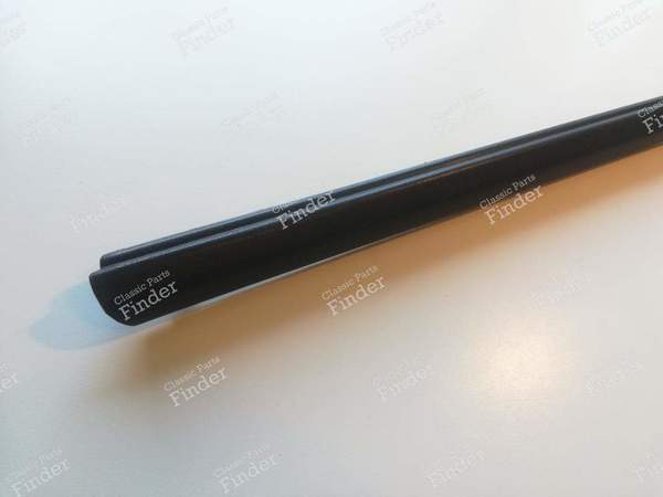 Baguette fine de portière, coté droit - version 3 portes - VOLKSWAGEN (VW) Golf II / Jetta - 191853516D- 2