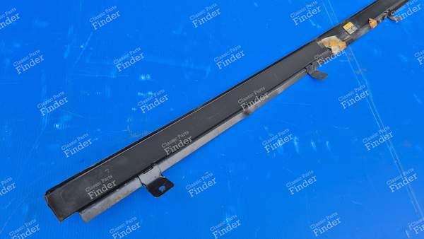 Tôle bavette centrale de pare-choc arrière - PEUGEOT 604 - 747009- 2