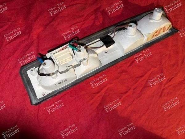 Socle de feu arrière droit - Phase 2 - RENAULT 15 / 17 (R15 - R17) - 120- 3