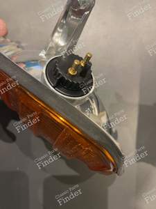 Front turn signal lamp - Left side - MERCEDES BENZ W123 - Equiv. A0008200421 / 35250351- thumb-1