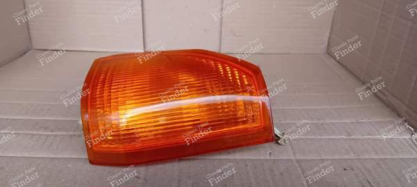 Right front turn signal - AUDI 80 (B1) - 1305231901 / 823953050D- 0