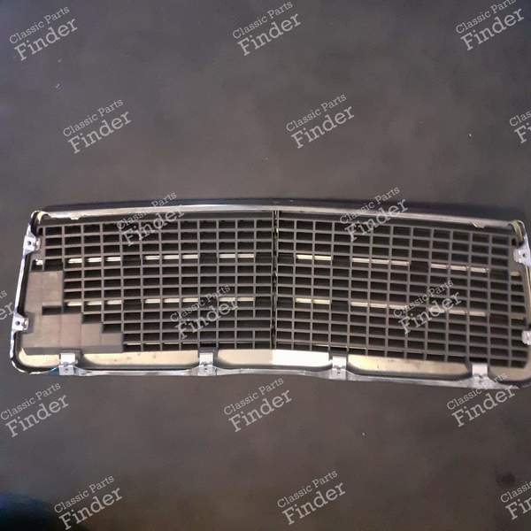 Kühlergrill - MERCEDES BENZ C (W202) - 2028880023- 2