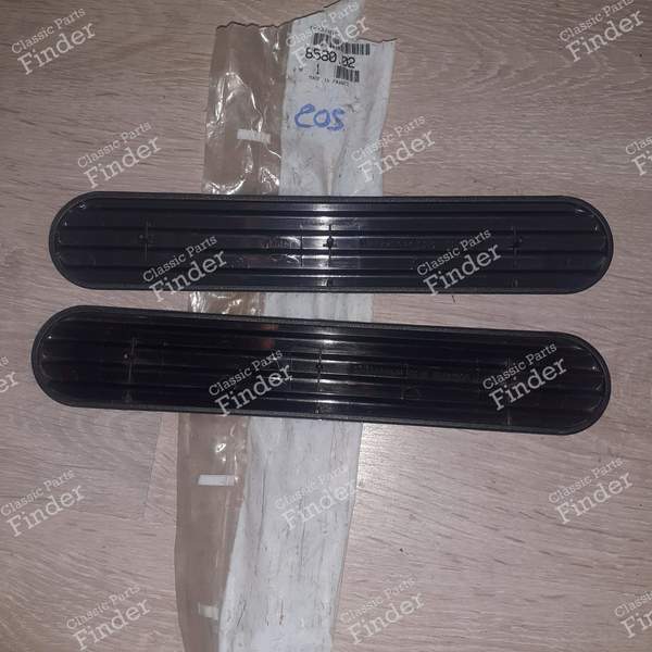 Rear quarter trim - PEUGEOT 205 - 8580.02- 1
