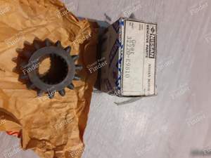 Reverse gear - DATSUN 720 - 32220E9810- thumb-1