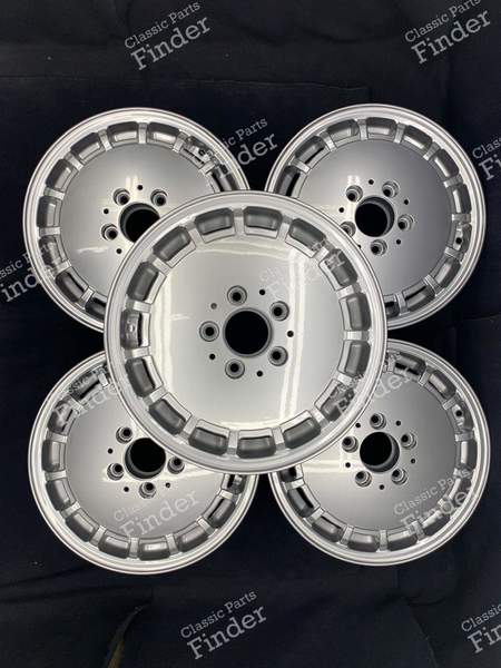 Original 'Gullideckel' Alloy Wheels 6Jx15 ET49 - MERCEDES BENZ 190 (W201) - 2014001502- 1