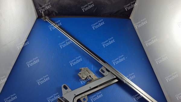 Verchromter Konturrahmen für die Heckscheibe an der linken Vordertür - PEUGEOT 404 Coupé / Cabriolet - 4