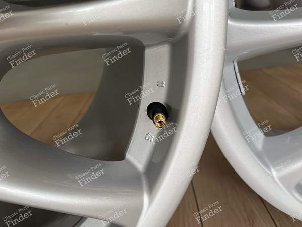 Porsche 996 GT3 RS wheel set for Turbo front/rear - PORSCHE 911 (996) - 996.362.136.02; 996.362.142.02- 5