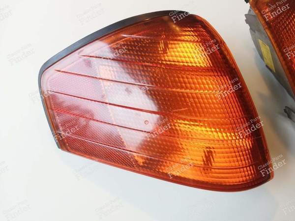 Pair of orange flashing lights - MERCEDES BENZ SL (R129) - 1305231911 (D) / 1305231910 (G)- 1