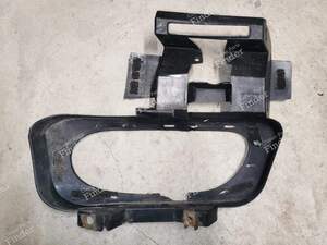Halterung für den linken Nebelscheinwerfer - PEUGEOT 406 Coupé