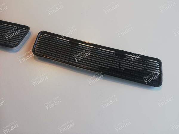 Hood ventilation grilles - RENAULT 9 / Alliance / Broadway / 11 / Encore (R9 / R11) - Equiv. 7704000879 (R) / 7704000878 (L)- 2