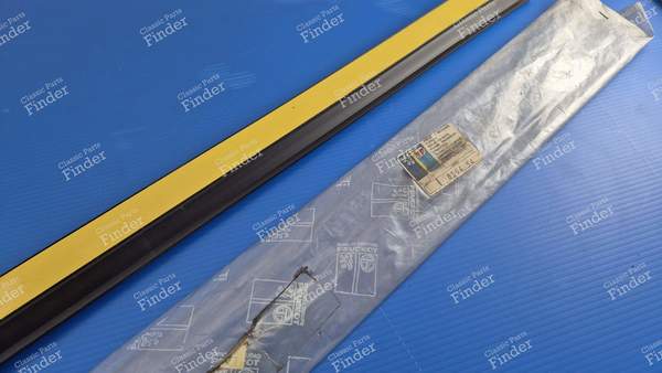 Right rear fender protection strip - PEUGEOT 305 - 8564.54- 4