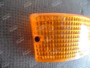 LEFT TURN SIGNAL CABOCHON - PORSCHE 924 - 477953161- thumb-2
