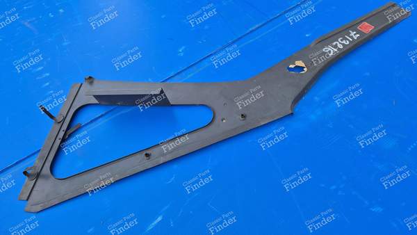 Futterblech für den rechten Vorderfuß - PEUGEOT 504 - 713216- 0