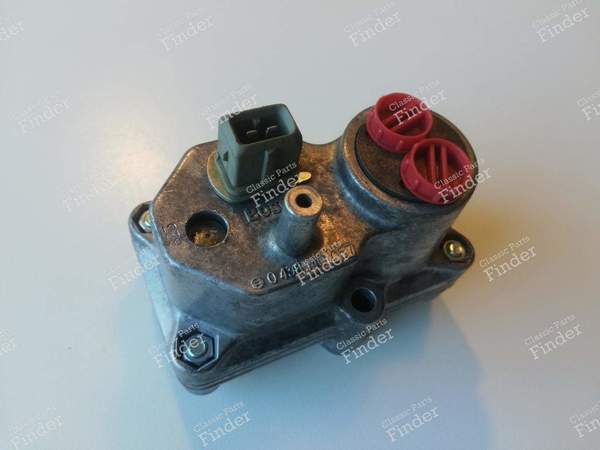 Régulateur de pression de commande (WUR) - Moteur M110 - MERCEDES BENZ W123 - 0438140057 / 0000701662- 8