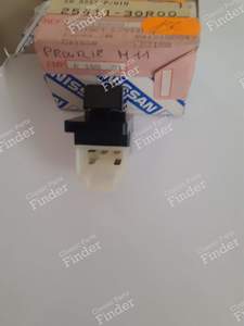 Right power window switch - NISSAN Prairie / Axxess (M11) - 2541130R00- thumb-2