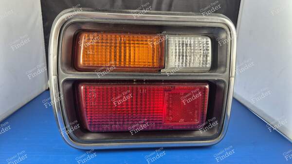 Komplettes linkes Rücklicht - DATSUN Cherry F-II (F10) - 4137- 0