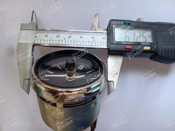 Horloge à quartz - MERCEDES BENZ /8 (W114 / W115) - 214/3/3- 3