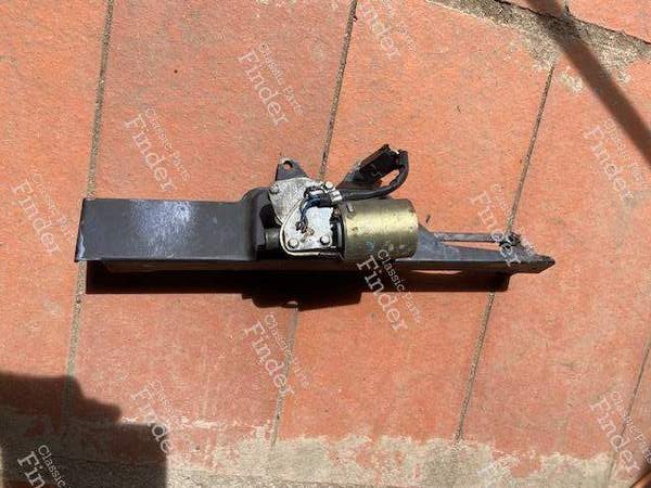 Scheibenwischermotor auf seiner Halterung - CITROËN 2CV - 0