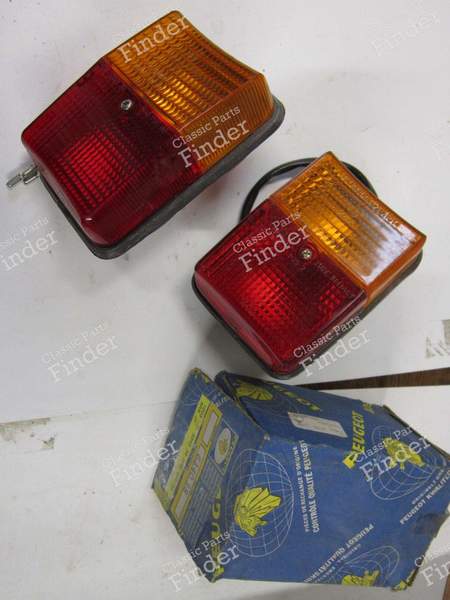 PAIR OF COMPLETE NEW REAR LIGHTS - PEUGEOT J7 - 634038