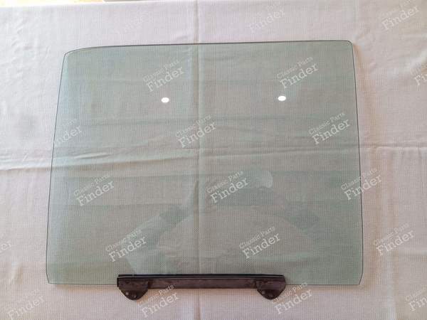 Glasfenster der hinteren rechten Tür - MERCEDES BENZ /8 (W114 / W115) - A1157301618