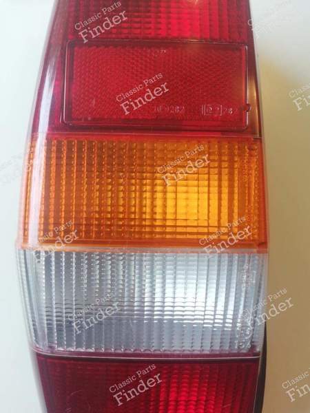 Left rear light - station wagon version - PEUGEOT 305 - 20900- 8