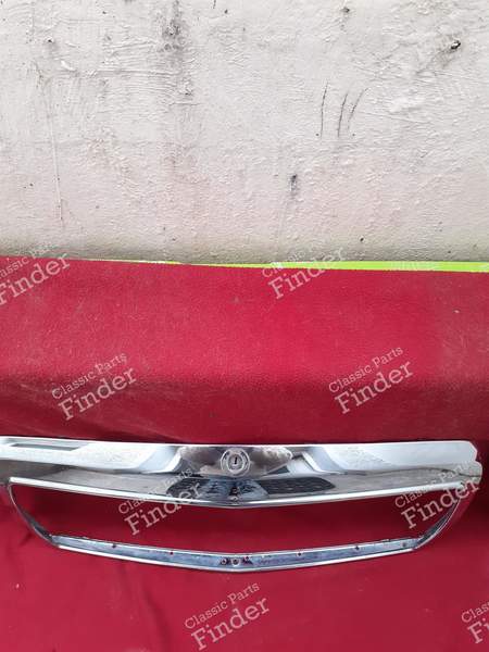 Chrome grille - MERCEDES BENZ E (W124) - 2