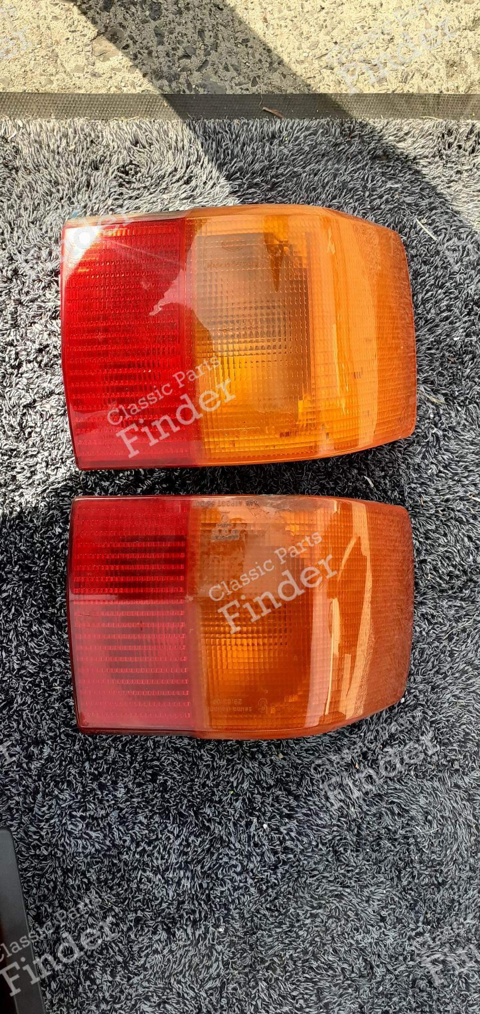 Paire De Tours De Feux Arrière En Alu Pour Audi 80 B1 - Réf. 825853935/936