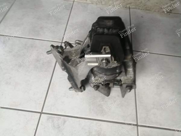 Support moteur fixé sur traverse avant - CITROËN C6 - 2