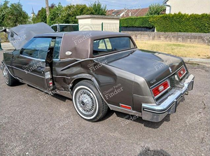 Komplettes Fahrzeug zur Restaurierung oder als Ersatzteilspender - BUICK Riviera - thumb-4