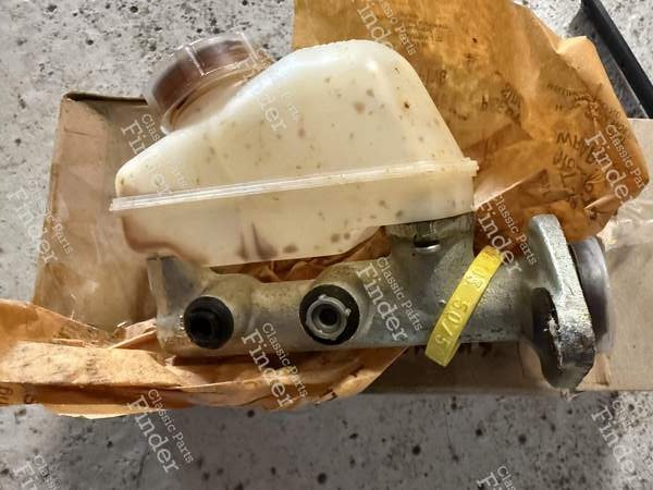 Brake master cylinder - AUSTIN 18-22/Princess - 64066386- 1