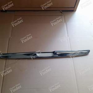 Exterior chrome trim handle for Mercedes 107 rear luggage compartment - MERCEDES BENZ SLC (C107) - 1077580202- thumb-1