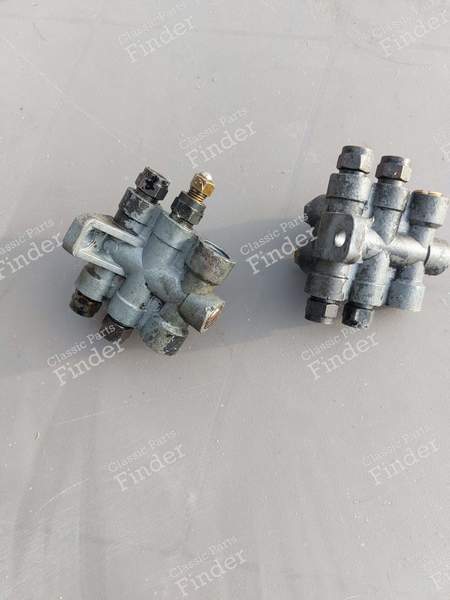 Oil distributor (lubrication) - MERCEDES BENZ 300 (W186 / W189) - 0005739020 / 0005737020- 1
