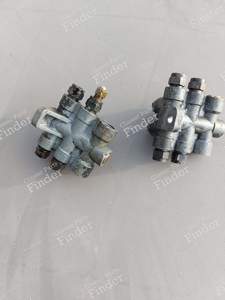 Oil distributor (lubrication) - MERCEDES BENZ 300 (W186 / W189) - 0005739020 / 0005737020- thumb-1
