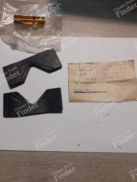 Entretoises joints de vitre hayon - DATSUN Patrol (160/260) - 90405C6000