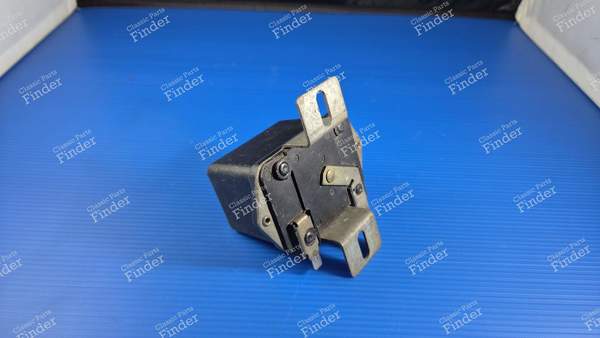 Spannungsregler für den Generator - RENAULT 4 / 3 / F (R4) - 2
