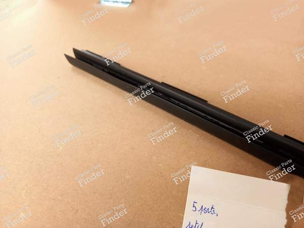 Lèche vitre intérieur avant gauche - Phase 1 - 5 portes - VOLKSWAGEN (VW) Golf II / Jetta - 193837471C- 2