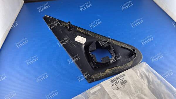 Cache embase de rétroviseur extérieur droit - PEUGEOT 405 / Pars / Khazar - 8155.23- 3