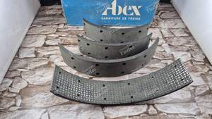 Jeu de 4 garnitures de mâchoires de frein arrière - PEUGEOT J7 - 424576- thumb-2